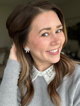 Load image into Gallery viewer, Bow Studs - White