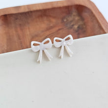 Load image into Gallery viewer, Bow Studs - White