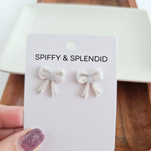Load image into Gallery viewer, Bow Studs - White
