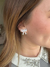 Load image into Gallery viewer, Bow Studs - White