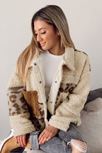Load image into Gallery viewer, Pocketed Leopard Collared Neck Sherpa Jacket
