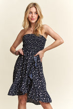 Load image into Gallery viewer, ADORA Smocked Floral Tube Dress with Pockets