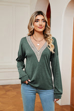 Load image into Gallery viewer, Contrast V-Neck Long Sleeve Blouse