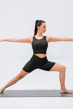 Load image into Gallery viewer, Slim Fit V-Waistband Sports Shorts