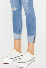 Load image into Gallery viewer, Kancan Distressed Cat's Whiskers Button Fly Jeans