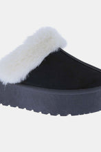 Load image into Gallery viewer, Weeboo Thick Bottom Fur Trim Snow Slippers
