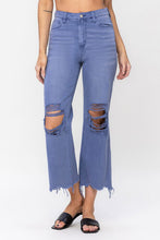 Load image into Gallery viewer, 90&quot;s Vintage Crop Flare Jeans
