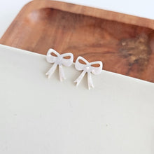 Load image into Gallery viewer, Bow Studs - White
