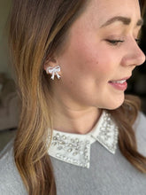 Load image into Gallery viewer, Bow Studs - White
