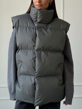 Load image into Gallery viewer, Zip Up Turtleneck Vest Coat

