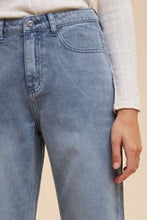 Load image into Gallery viewer, Annie Wear Distressed Raw Hem Jeans
