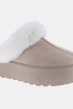 Load image into Gallery viewer, Weeboo Thick Bottom Fur Trim Snow Slippers
