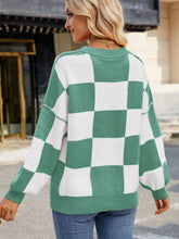 Load image into Gallery viewer, Checkered Round Neck Long Sleeve Sweater
