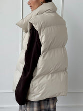 Load image into Gallery viewer, Zip Up Turtleneck Vest Coat
