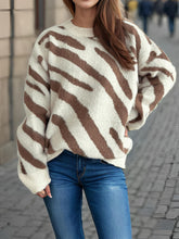 Load image into Gallery viewer, Contrast Round Neck Long Sleeve Sweater
