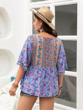 Load image into Gallery viewer, Plus Size Printed V-Neck Half Sleeve Blouse
