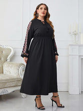 Load image into Gallery viewer, Plus Size Printed Long Sleeve Dress
