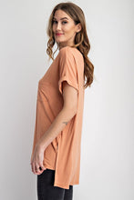 Load image into Gallery viewer, V NECK BASIC HIGH-LOW HEM TOP
