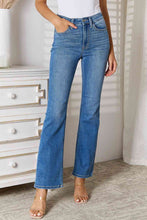 Load image into Gallery viewer, Judy Blue Full Size Straight Leg Jeans with Pockets
