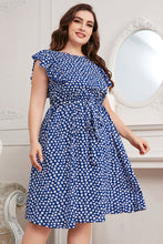 Load image into Gallery viewer, Plus Size Round Neck Tie Waist Dress
