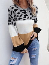 Load image into Gallery viewer, Color Block Round Neck Sweater
