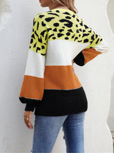 Load image into Gallery viewer, Color Block Round Neck Sweater
