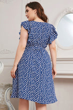 Load image into Gallery viewer, Plus Size Round Neck Tie Waist Dress
